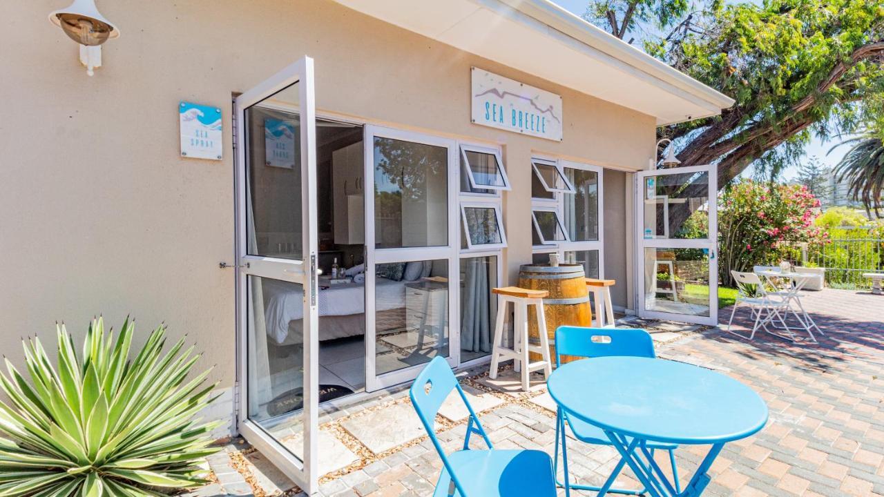 Hotel Sea Breeze Bloubergstrand Exterior foto