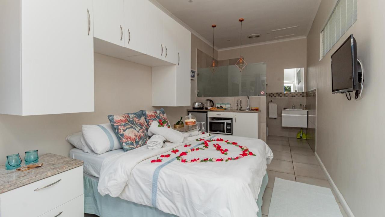 Hotel Sea Breeze Bloubergstrand Exterior foto