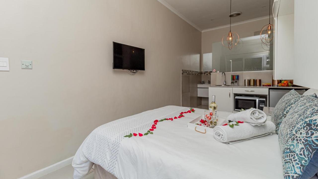 Hotel Sea Breeze Bloubergstrand Exterior foto